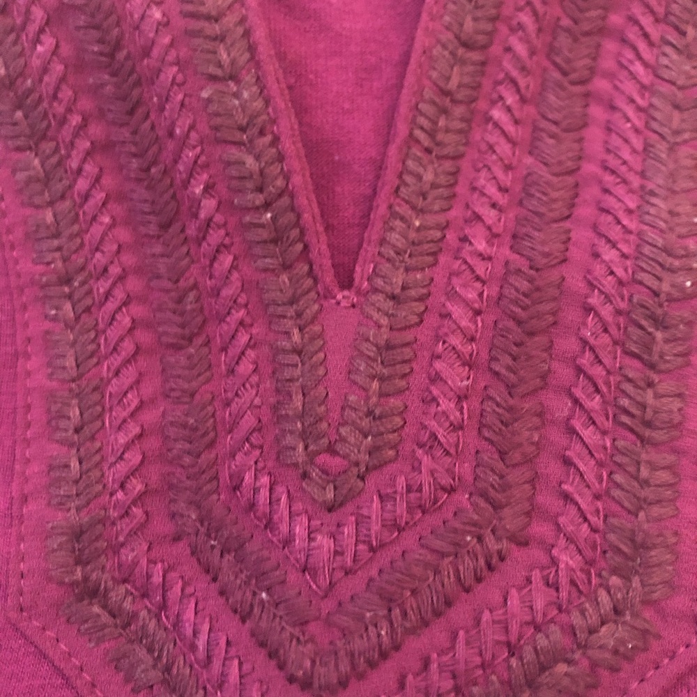 Embroidered neck blouse - Picture 2 of 4